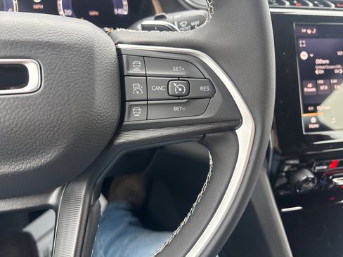 New 2025 Jeep Grand Cherokee 4WD image 24