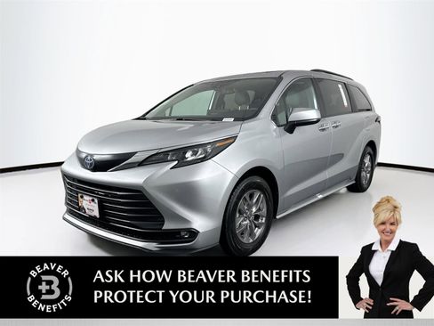 Certified 2025 Toyota Sienna XLE FWD image 1