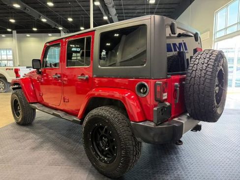 Used 2011 Jeep Wrangler Unlimited Sahara AWD/4WD image 8