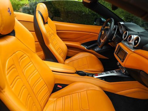 Used 2016 Ferrari California T RWD image 24