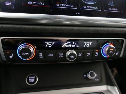 Certified 2025 Audi Q3 2.0T Premium Plus w/ Premium Plus Package image 20