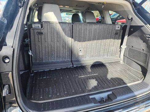 Used 2020 Toyota Highlander XLE image 10