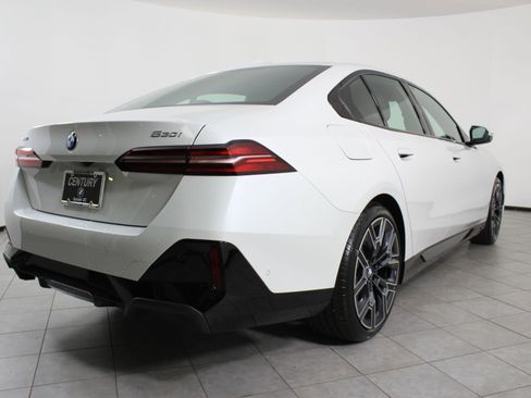 New 2026 BMW 530i xDrive w/ M Sport Package image 9