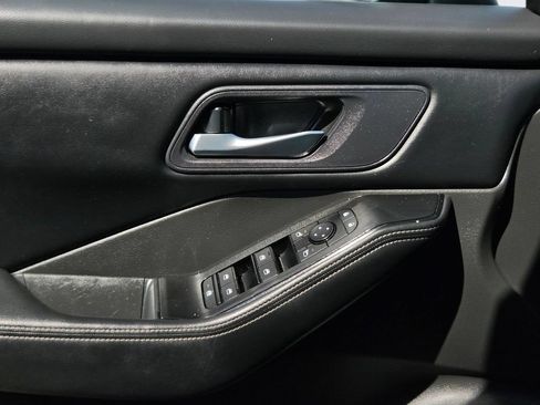 Used 2025 Nissan Rogue SV FWD image 33