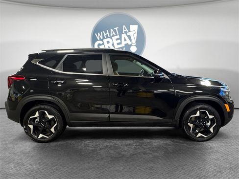 Certified 2025 Kia Seltos EX w/ EX Sunroof Package image 2