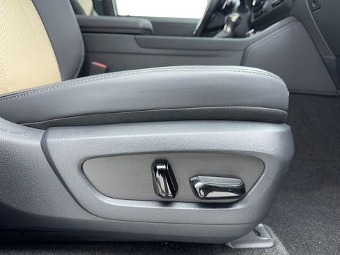 Used 2025 Lexus GX 550 image 46