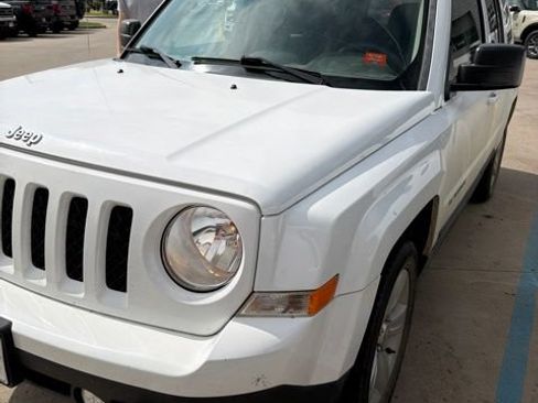Used 2016 Jeep Patriot Sport w/ Power Value Group AWD/4WD image 3