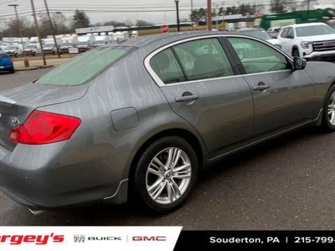 Used 2013 INFINITI G37 x w/ Premium Pkg image 9