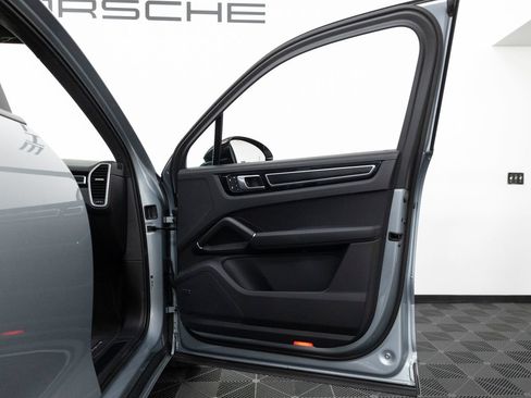 Certified 2023 Porsche Cayenne GTS AWD/4WD image 38