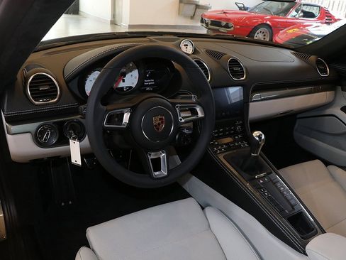 Used 2025 Porsche 718 Cayman GT4 image 32