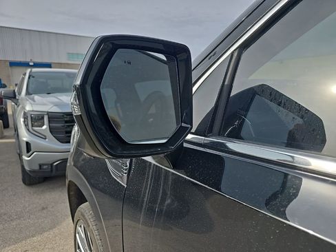 Used 2025 GMC Yukon XL Denali Ultimate image 9