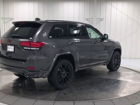 Used 2019 Jeep Grand Cherokee Altitude AWD/4WD image 8