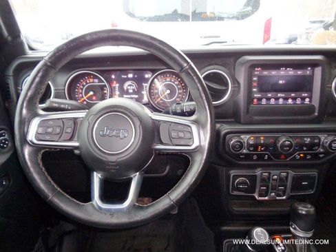 Used 2018 Jeep Wrangler Unlimited Sahara AWD/4WD image 7