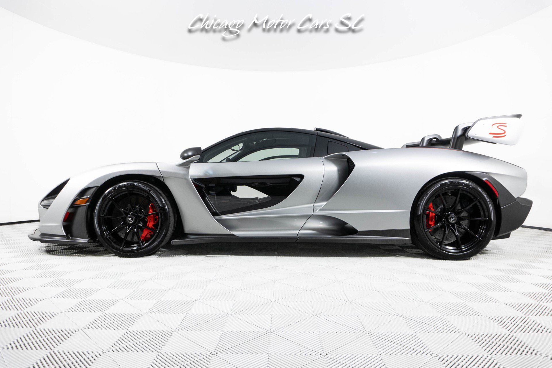 Used 2019 McLaren Senna RWD image 3