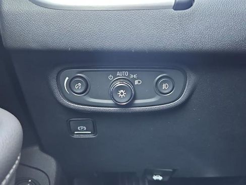 Certified 2024 GMC Terrain SLT image 17