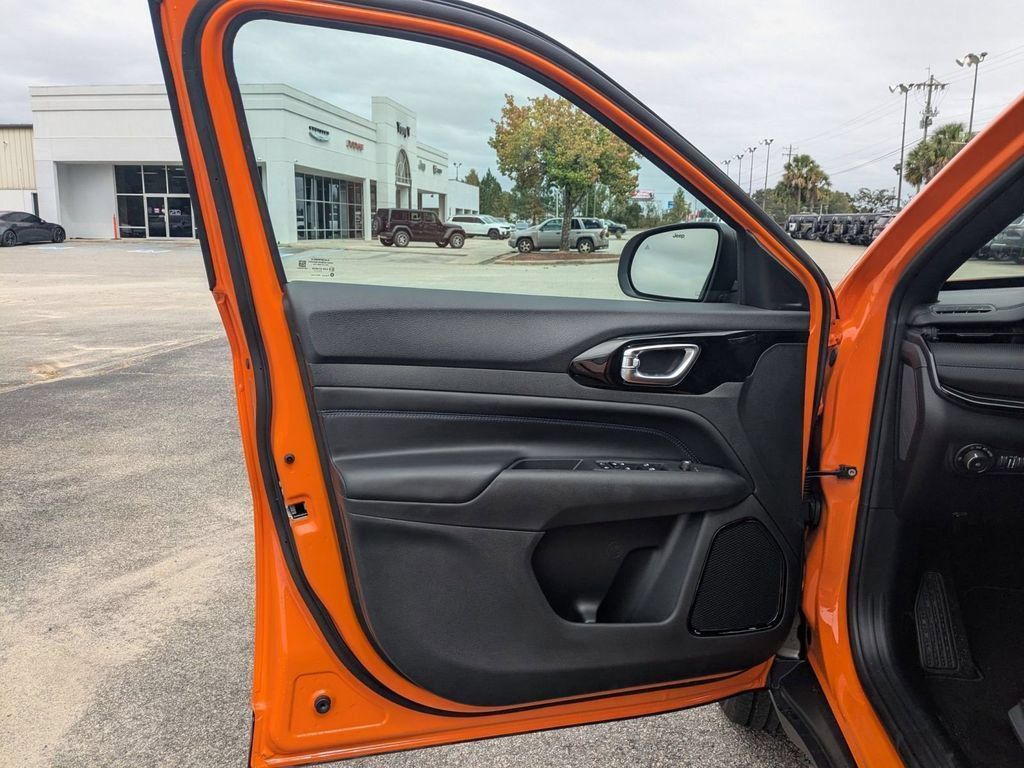New 2026 Jeep Compass Latitude AWD/4WD image 12