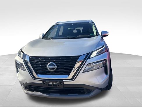 Used 2023 Nissan Rogue SV w/ SV Premium B Package image 3