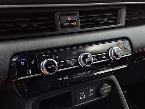 Certified 2025 Honda Pilot Black Edition image 19