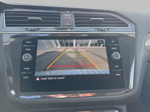 Used 2022 Volkswagen Tiguan SE image 19