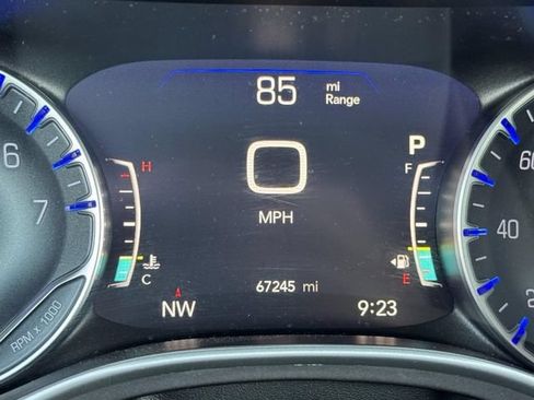 Used 2024 Chrysler Pacifica Touring-L FWD image 20
