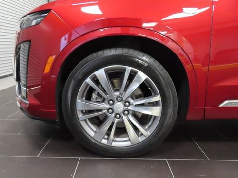 Used 2024 Cadillac XT6 Premium Luxury w/ Technology Package FWD image 13