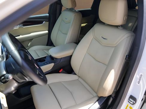Used 2017 Cadillac XT5 Premium Luxury FWD image 7