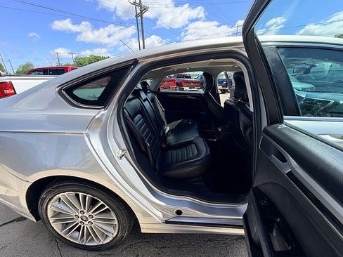 Used 2013 Ford Fusion SE FWD image 13