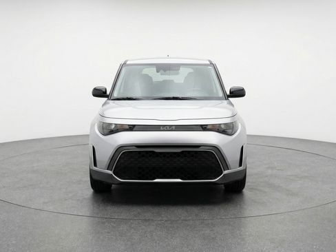 Used 2025 Kia Soul LX w/ LX Technology Package FWD image 2