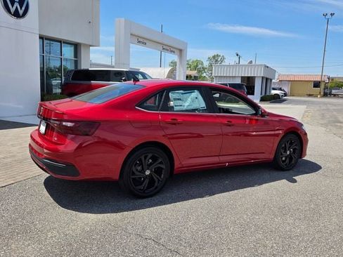 New 2026 Volkswagen Jetta SE FWD image 13