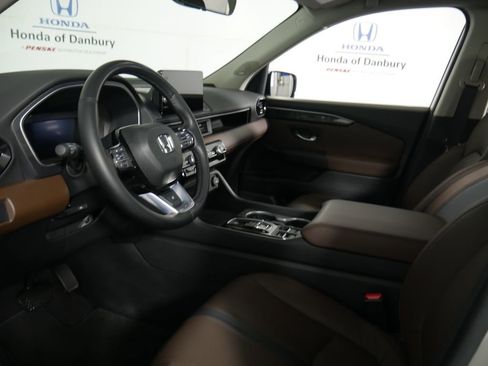 Used 2025 Honda Pilot Elite image 15