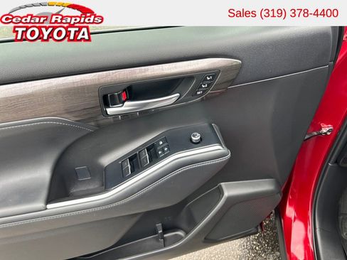 Used 2022 Toyota Highlander Limited AWD/4WD image 12