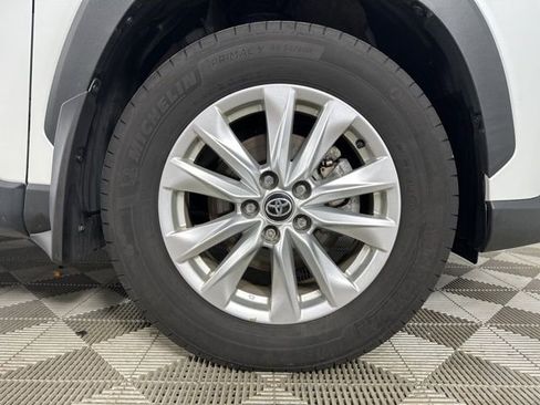 Used 2024 Toyota Corolla Cross LE image 9