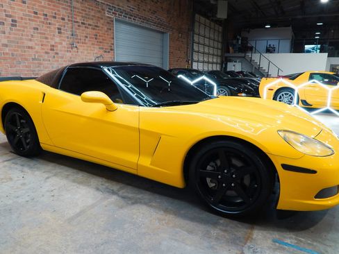 Used 2011 Chevrolet Corvette Coupe w/ Preferred Equipment Group RWD image 2