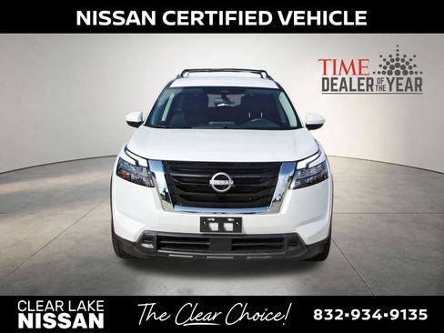 Certified 2025 Nissan Pathfinder SV FWD image 3