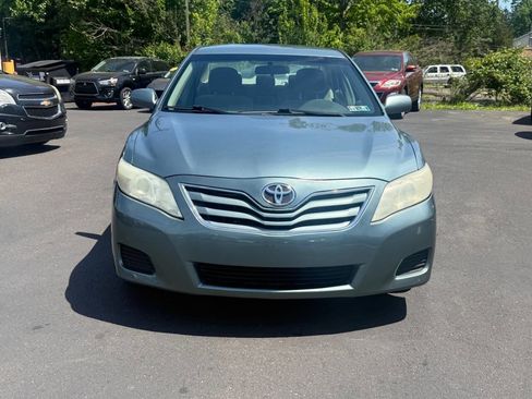Used 2010 Toyota Camry LE FWD image 3