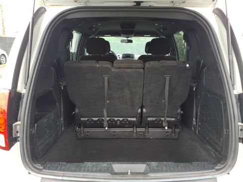 Used 2016 Dodge Grand Caravan SE FWD image 25