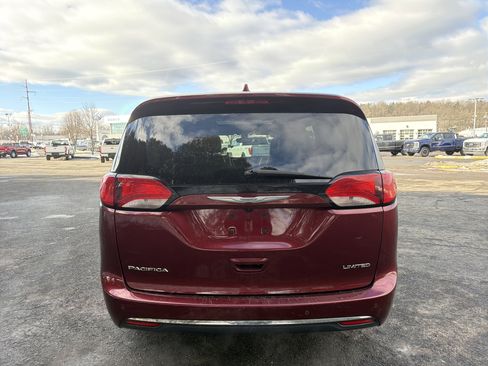 Used 2017 Chrysler Pacifica Limited image 7