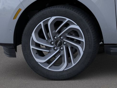 New 2026 Lincoln Navigator L Premier AWD/4WD image 19