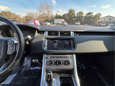 Used 2017 Land Rover Range Rover Sport HSE image 11