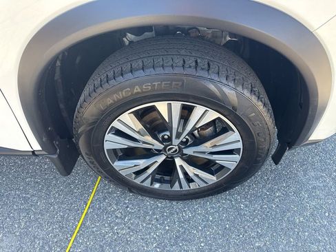 Used 2023 Nissan Rogue SV image 10