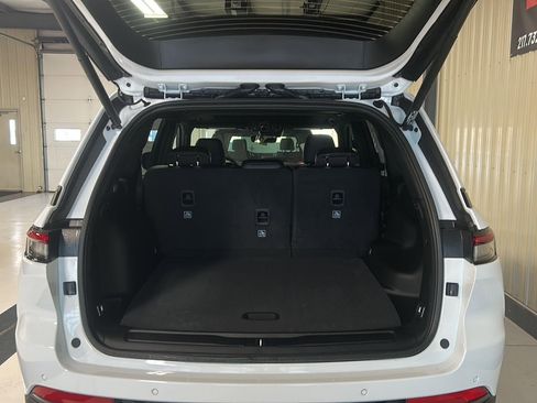 New 2026 Jeep Grand Cherokee Altitude image 9