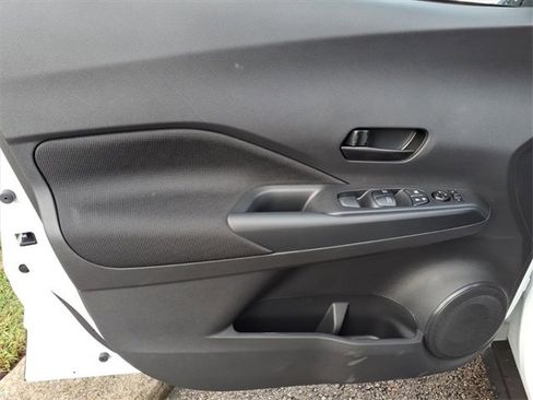 New 2025 Nissan Kicks Play S image 6