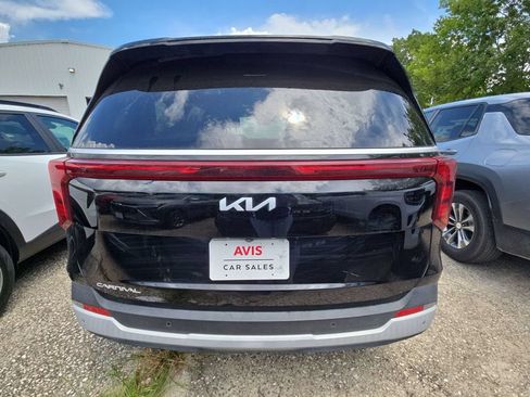 Used 2025 Kia Carnival FWD image 5