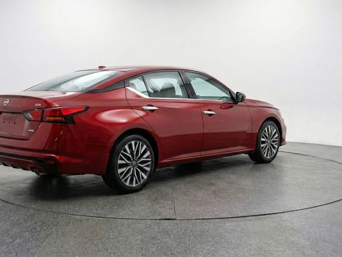 Used 2025 Nissan Altima 2.5 SV image 7
