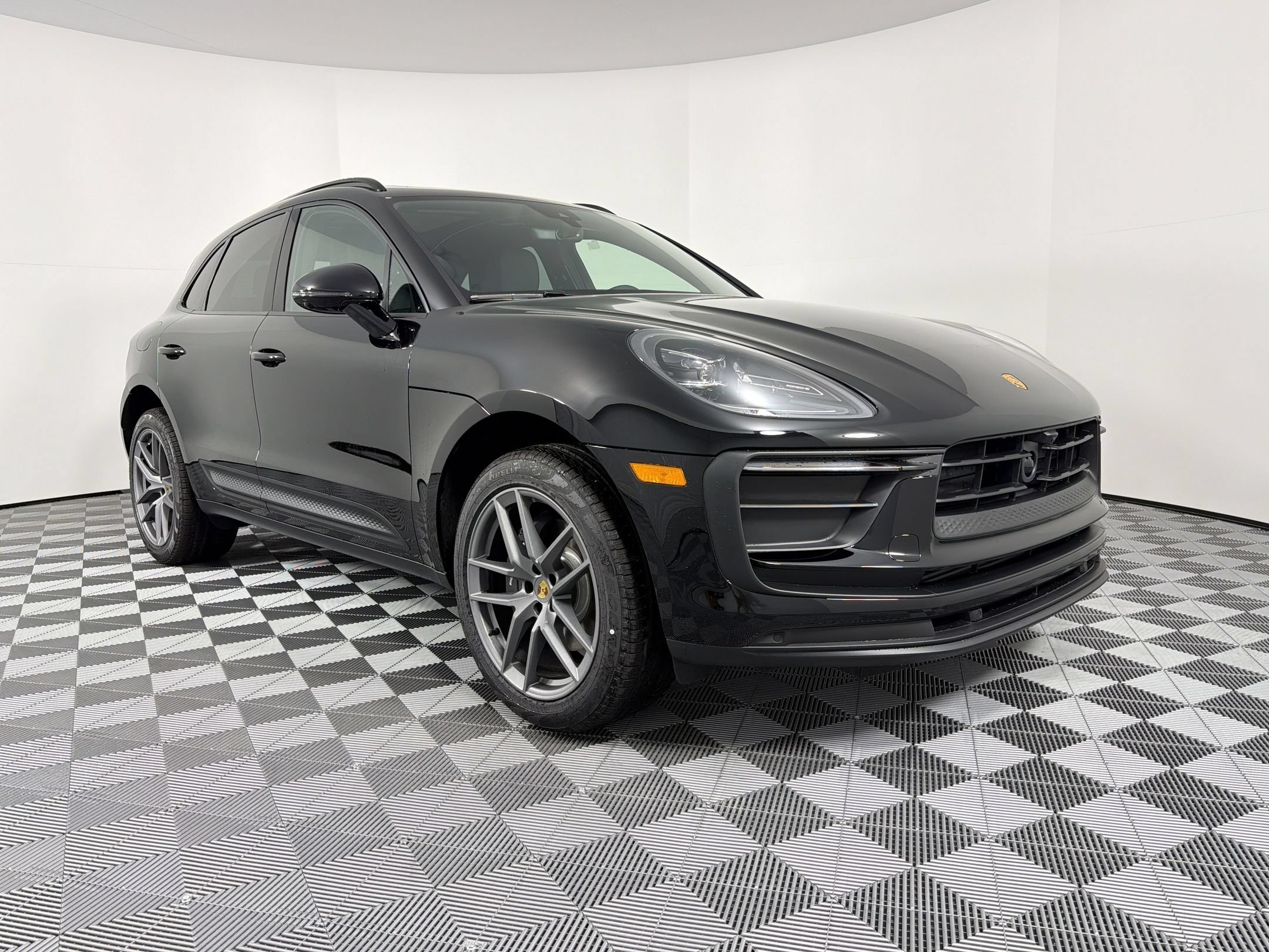Certified 2026 Porsche Macan AWD/4WD image 13