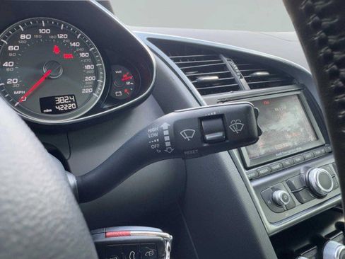 Used 2011 Audi R8 V8 image 27