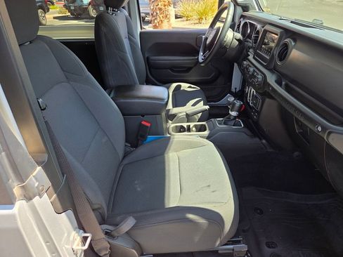 Used 2022 Jeep Wrangler Sport AWD/4WD image 15