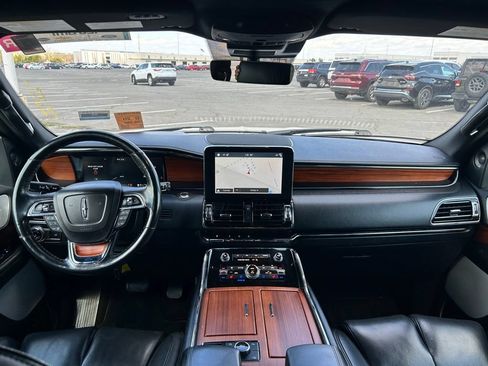 Used 2019 Lincoln Navigator L Reserve AWD/4WD image 18