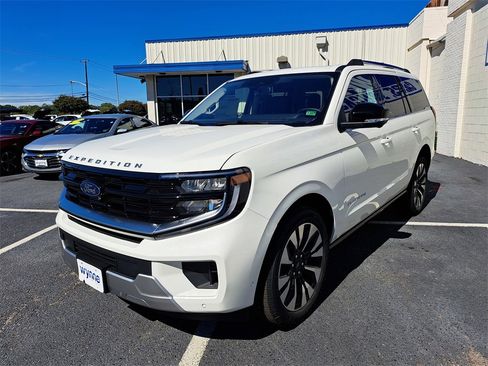 New 2025 Ford Expedition Platinum w/ Driver's Package image 3