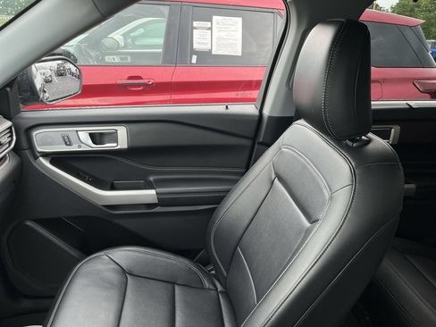 Used 2023 Ford Explorer Limited w/ Equipment Group 301A AWD/4WD image 24